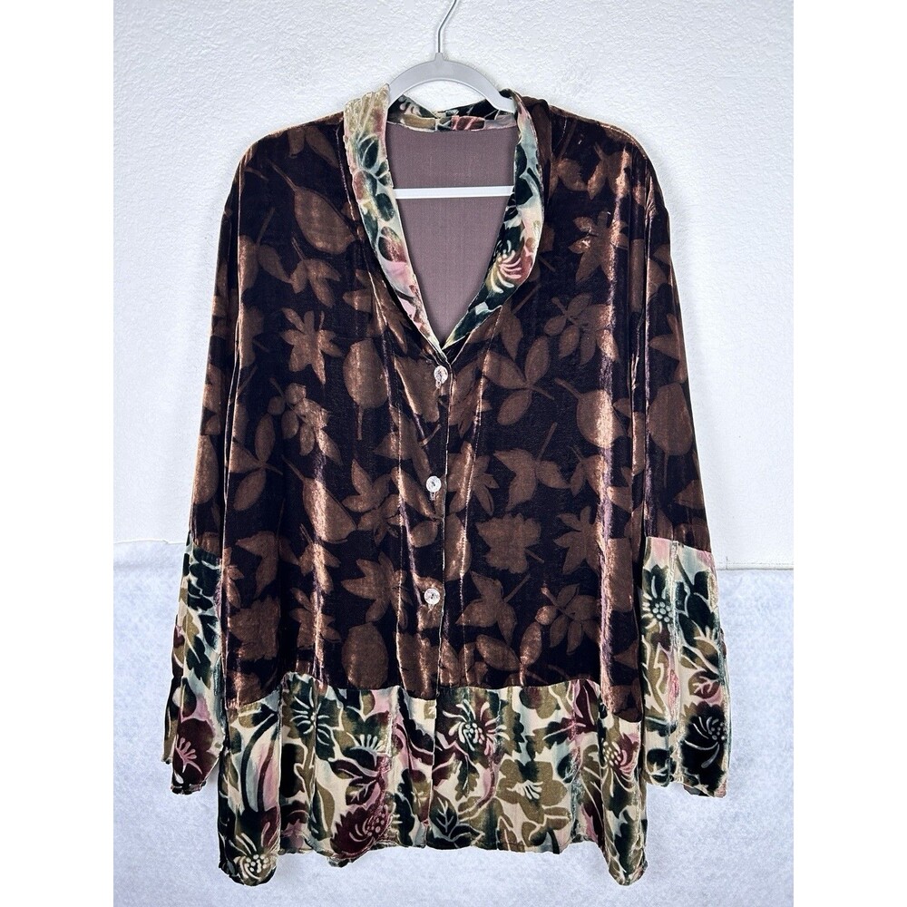 Soft Surroundings Sz L velvet floral patterns long sleeve button front Sz L